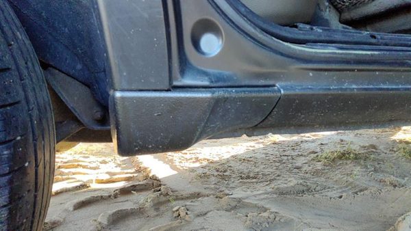 2004 Mitsubishi Endeavor Passenger Right Rear Lower Rocker Moulding Corner Rh — photo 4