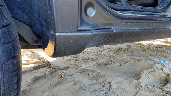 2004 Mitsubishi Endeavor Passenger Right Rear Lower Rocker Moulding Corner Rh — photo 1