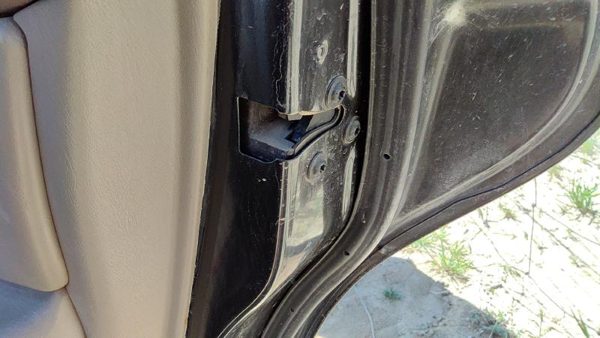 1997-2004 Buick Regal Passenger Right Rear Door Latch With Rods/Cables Oem Back — photo 2