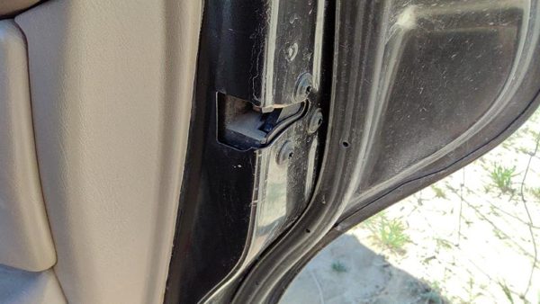 1997-2004 Buick Regal Passenger Right Rear Door Latch With Rods/Cables Oem Back — photo 1