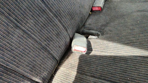 1999-03 S10 Pickup Passenger Right Front Seat Belt Buckle Receiver Oem Gray 12D — photo 1