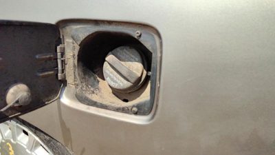 1998-1999 Cadillac Deville Fuel Filler Neck Assembly With Gas Cap Oem 25644582
