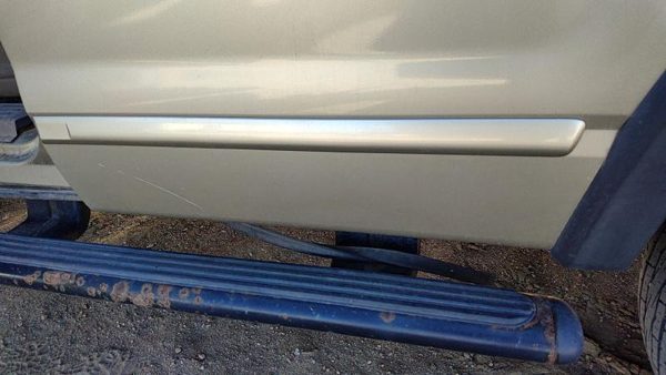 02-10 Explorer Driver Left Rear Moulding From Door Back Trim B2 Harvest Gold — photo 1