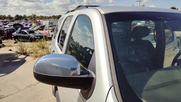 2010 Chevy Tahoe Front Door RH Silver U726S — photo 2