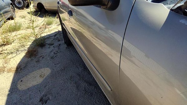 2003 Chevrolet Cavalier Front Door RH Gold 49U — photo 2