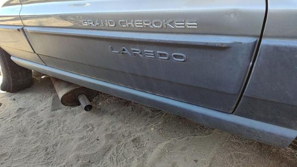 00-03 Jeep Grand Cherokee Passenger Right Front Moulding From Door Trim Strip — photo 2