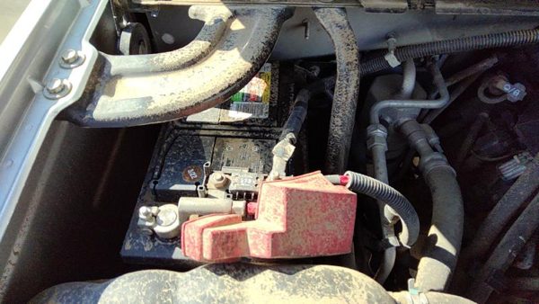 2010 Chevy Tahoe Battery Tray 5.3L — photo 1