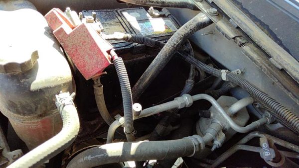 2010 Chevy Tahoe Battery Tray 5.3L — photo 2