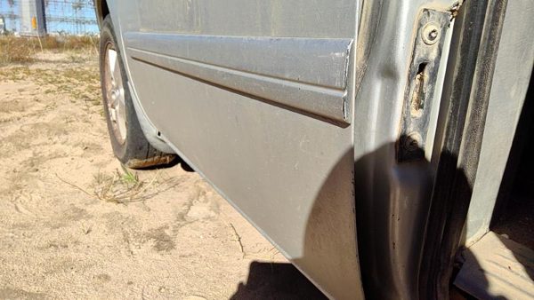 2007 Dodge Caravan Front Door LH PS2 Bright Silver Metallic — photo 6