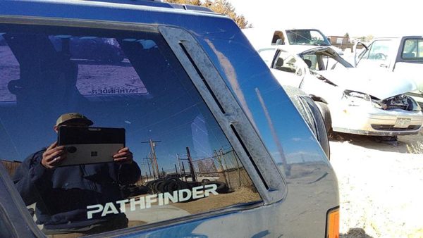 1995 Nissan Pathfinder Quarter Panel Moulding LH Blue — photo 1