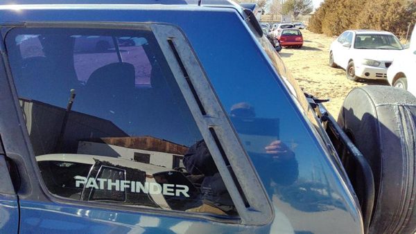 1995 Nissan Pathfinder Quarter Panel Moulding LH Blue — photo 6