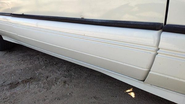 94 Pontiac Bonneville Passenger Right Front Moulding From Door Trim Strip White — photo 2