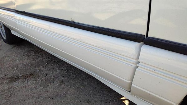 94 Pontiac Bonneville Passenger Right Front Moulding From Door Trim Strip White — photo 3