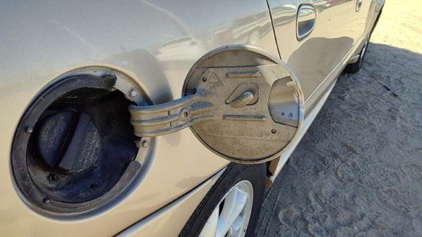 99-05 Grand Am Fuel Tank Door With Hinge Gas Lid Filler 33U Champagne Beige — photo 3