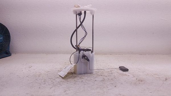 2005-2006 Jeep Liberty Fuel Pump Assembly With Sending Unit 3.7L 05140829Ab — photo 2