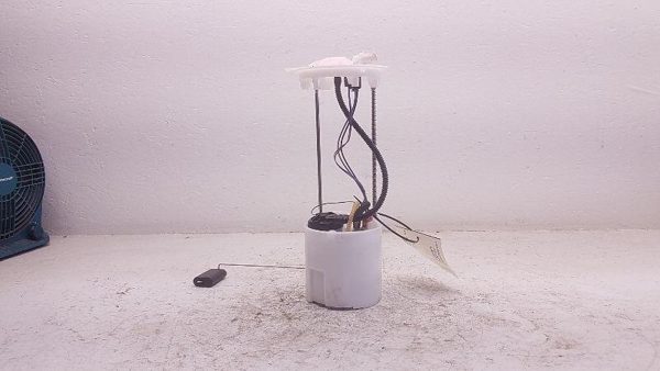2005-2006 Jeep Liberty Fuel Pump Assembly With Sending Unit 3.7L 05140829Ab — photo 4