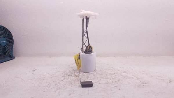2005-2006 Jeep Liberty Fuel Pump Assembly With Sending Unit 3.7L 05140829Ab — photo 3