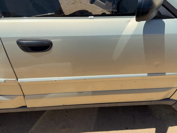 2006 Subaru Legacy Front Door RH Gold 9J — photo 3