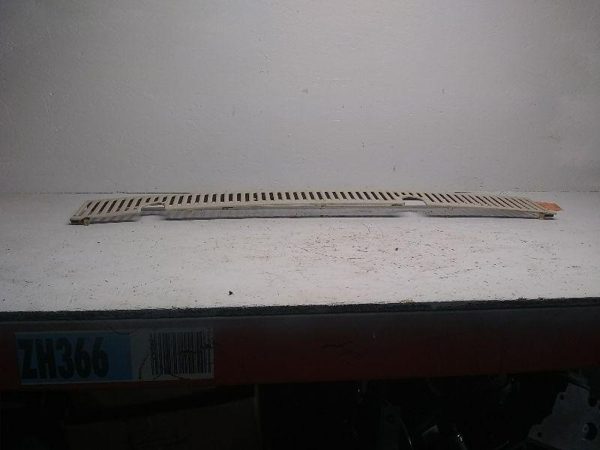1985 Jeep Grand Wagoneer Windshield Wiper Cowl Trim Molding OEM Cover — photo 3