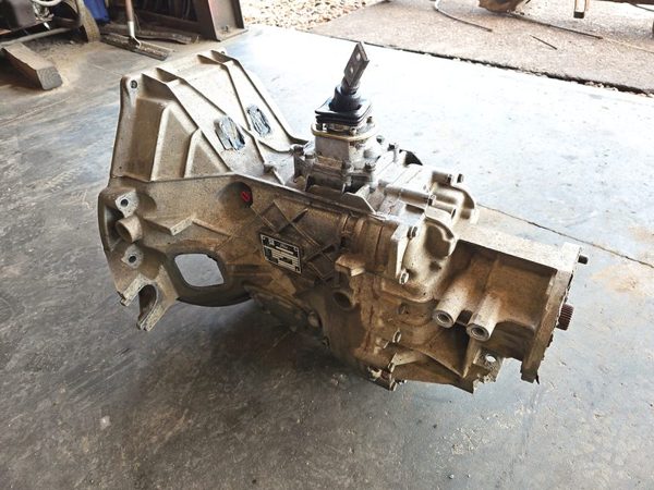 1992 Ford F-250 Transmission Assy. F250 Zf 5 Speed Manual Broke Mount 4x4 7.3L — photo 2
