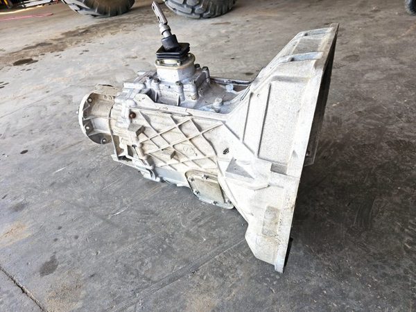1992 Ford F-250 Transmission Assy. F250 Zf 5 Speed Manual Broke Mount 4x4 7.3L — photo 6