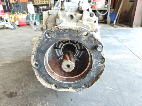 1992 Ford F-250 Transmission Assy. F250 Zf 5 Speed Manual Broke Mount 4x4 7.3L — photo 8