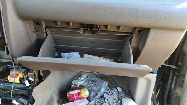 2000-02 Honda Passport Glove Box Assembly Complete Door With Latch Oem Bge Beige — photo 2