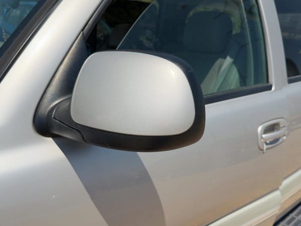 03-06 Suburban 1500 Driver Left Power Side Mirror Door Mounted Silver Birch 59U — photo 1