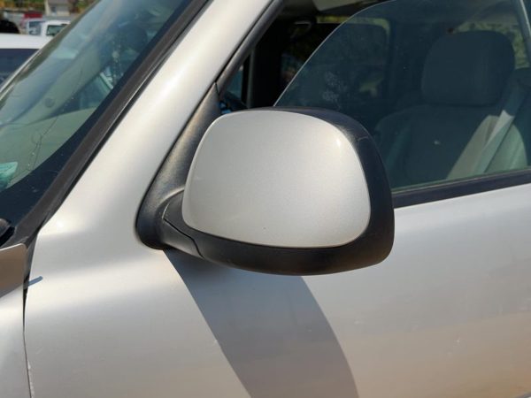 03-06 Suburban 1500 Driver Left Power Side Mirror Door Mounted Silver Birch 59U — photo 4