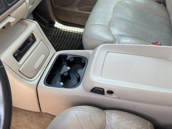 2000-2002 Chevy Suburban Center Console Complete Floor Console Oem Tan 52I — photo 4