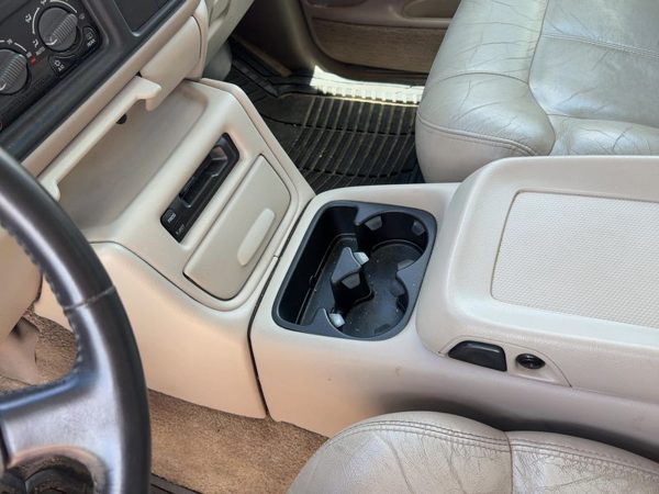 2000-2002 Chevy Suburban Center Console Complete Floor Console Oem Tan 52I — photo 8