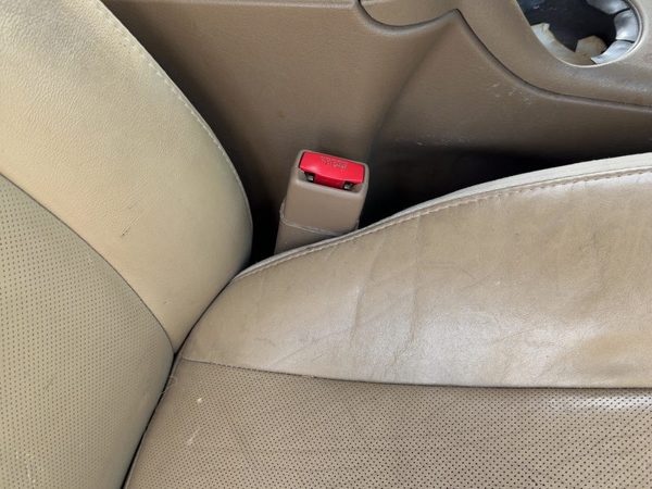 2004 Buick Rainier Passenger Right Front Seat Belt Buckle Receiver Oem Tan 332 — photo 1