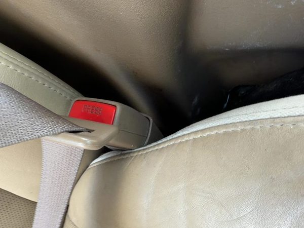 2004 Buick Rainier Passenger Right Front Seat Belt Buckle Receiver Oem Tan 332 — photo 5