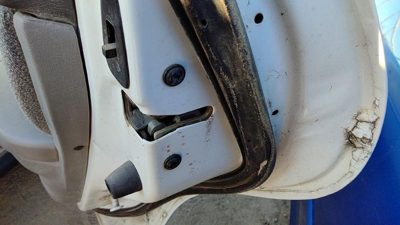 2000-2007 Ford Taurus Passenger Right Rear Door Latch With Rods/Cables Oem Back