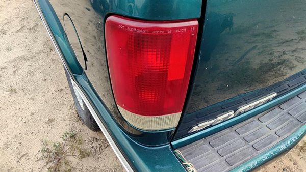 1996 Blazer S10/jimmy S15 Tail Light Assembly LH S10 — photo 1