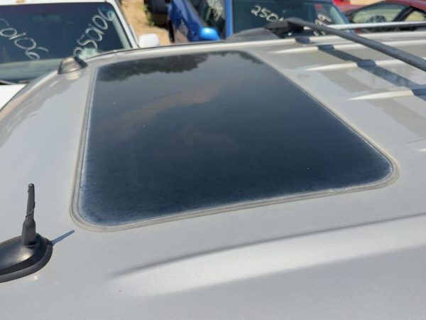 2000-2006 Chevy Suburban 1500 Sun Roof Glass Oem Top Window 15008766 — photo 3