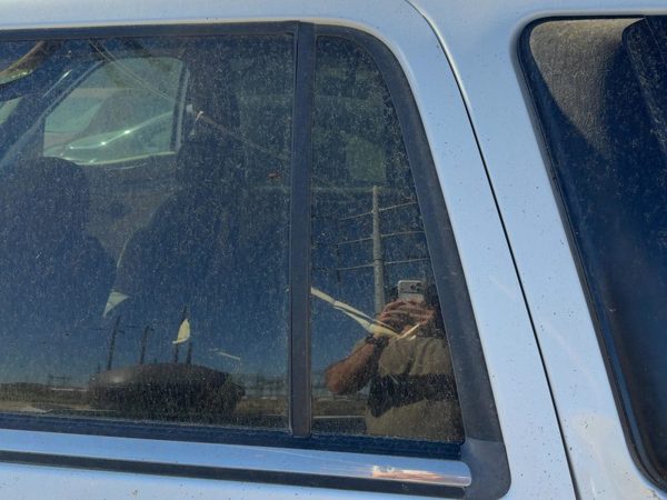 1998 Lincoln Navigator Rear Vent Glass/window LH — photo 2