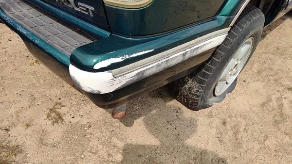 1995-1997 S10 Blazer Passenger Right Rear Moulding Bumper End Cap Oem Green — photo 1