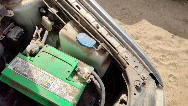 00-11 Cabrio Convertible Windshield Washer Fluid Reservoir With Pump Wiper Tank — photo 4