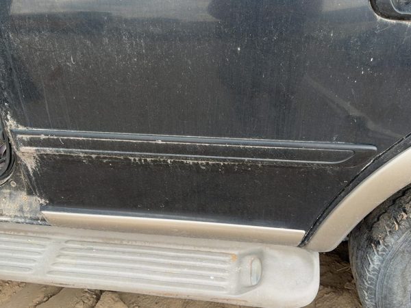 97-02 Ford Expedition Driver Left Rear Upper Moulding From Door Oem Back Black — photo 1