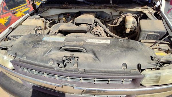 99-02 Silverado 1500 Top Plastic Cover Above Radiator Support Sight Shield Oem — photo 1
