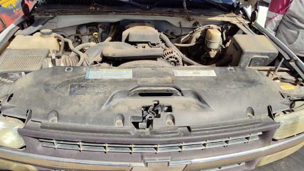 99-02 Silverado 1500 Top Plastic Cover Above Radiator Support Sight Shield Oem — photo 3