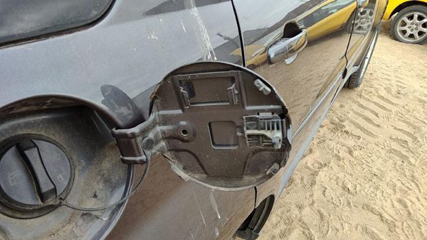 05-09 Chevy Equinox Fuel Tank Door With Hinge Gas Lid Filler Granite Gray 44U — photo 5