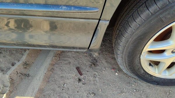00-04 Intrepid Passenger Right Front Lower Rocker Panel Moulding Side Skirt — photo 2
