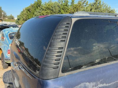 2000-2006 Chevy Suburban Passenger Right Rear Moulding On Quarter Panel Oem
