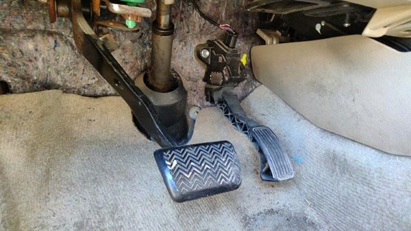 2011 Toyota RAV4 Pedal Assembly — photo 1