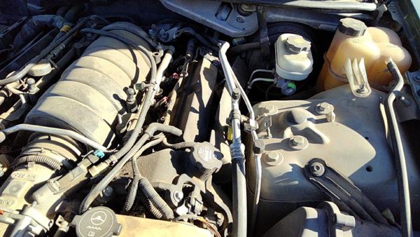 2005 Cadillac Sts Driver Left Valve Cover Oem 4.6L 12587645 — photo 1