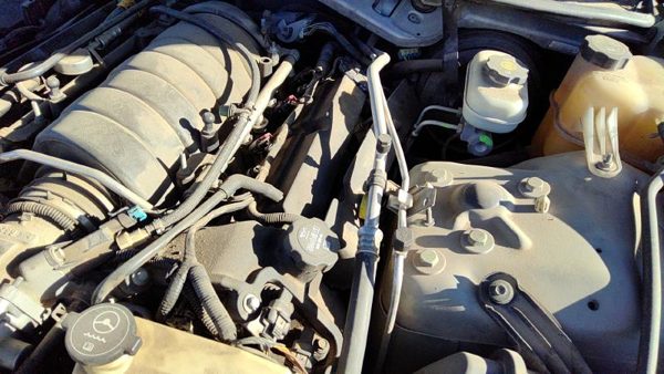 2005 Cadillac Sts Driver Left Valve Cover Oem 4.6L 12587645 — photo 2
