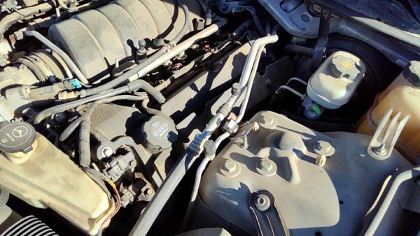 2005 Cadillac Sts Driver Left Valve Cover Oem 4.6L 12587645 — photo 4