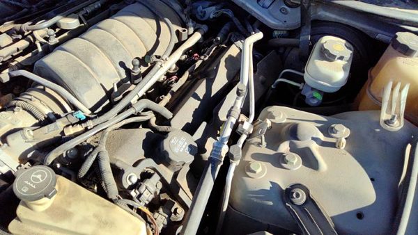 2005 Cadillac Sts Driver Left Valve Cover Oem 4.6L 12587645 — photo 3